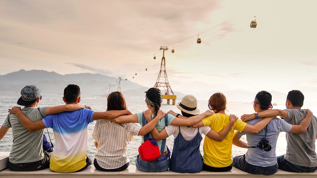 8 friends sitting arms across their shoulders - 11 Simple Ways to Be Your Very Best